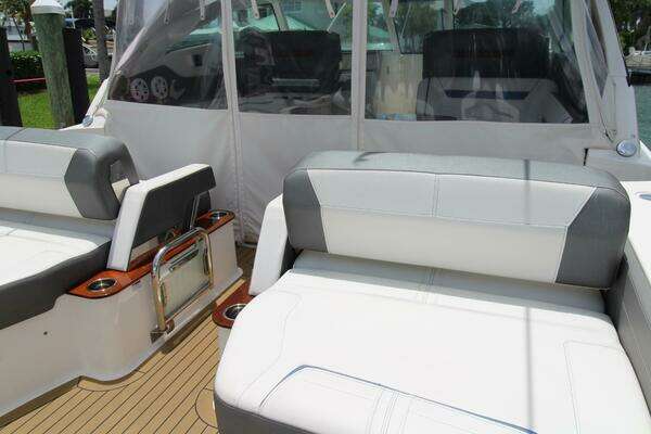 Tiara Yachts 38LX Yacht For Sale