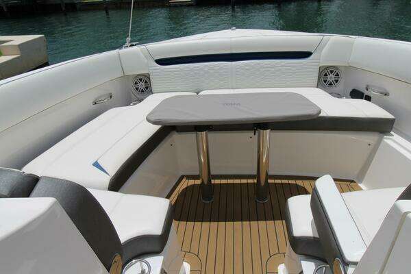 Tiara Yachts 38LX Yacht For Sale