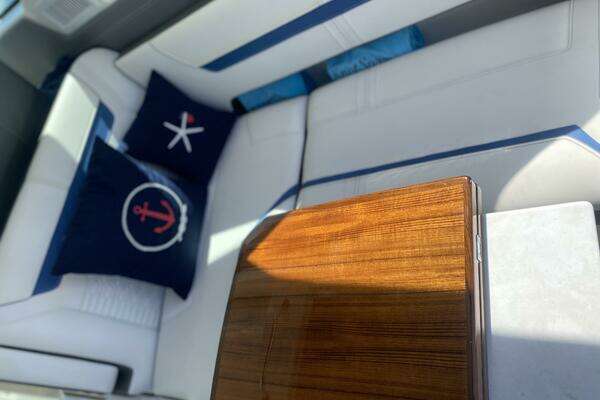 Tiara Yachts 38LX Yacht For Sale