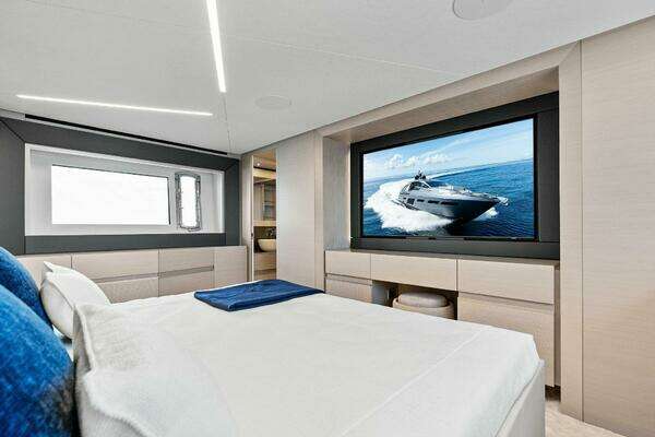 Pershing 7X Yacht For Sale