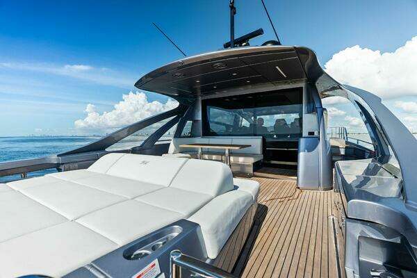 Pershing 7X Yacht For Sale
