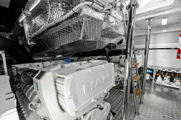 Pershing 7X Yacht For Sale