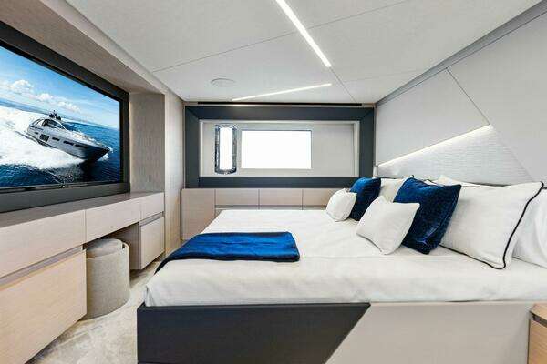 Pershing 7X Yacht For Sale