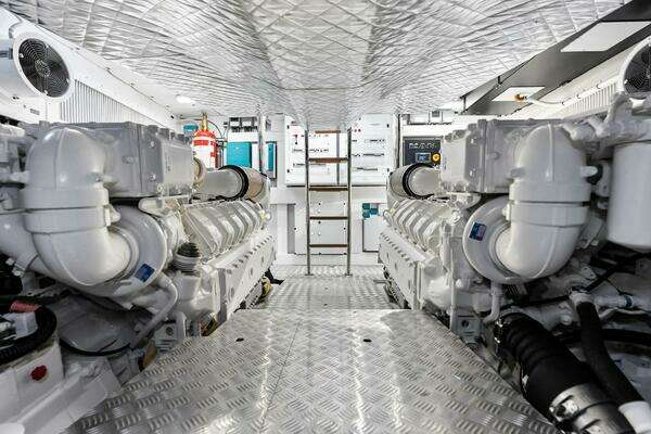 Pershing 7X Yacht For Sale