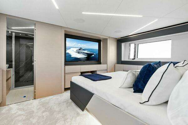 Pershing 7X Yacht For Sale
