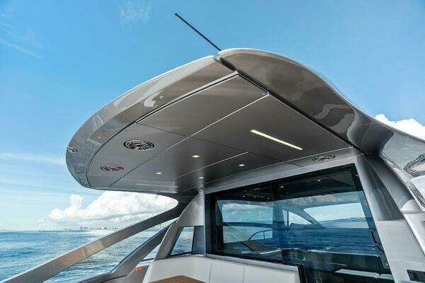 Pershing 7X Yacht For Sale