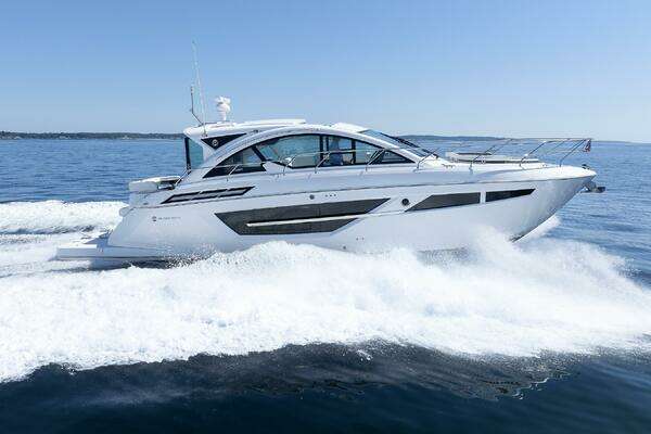 2021 Cruisers Yachts 50