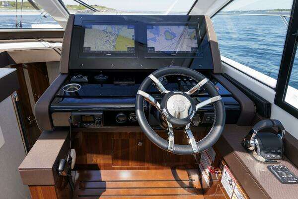 Cruisers Yachts  Yacht For Sale