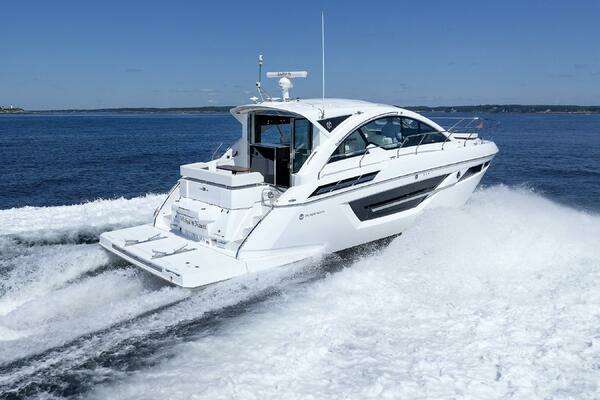 2021 Cruisers Yachts 50