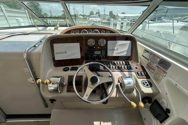 33ft Sea Ray Yacht For Sale