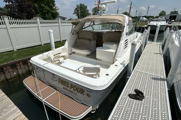 33ft Sea Ray Yacht For Sale