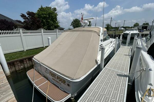 33ft Sea Ray Yacht For Sale