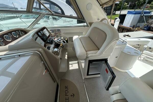 33ft Sea Ray Yacht For Sale