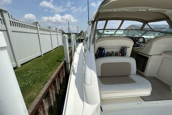 33ft Sea Ray Yacht For Sale