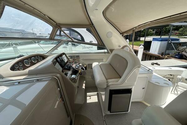 33ft Sea Ray Yacht For Sale