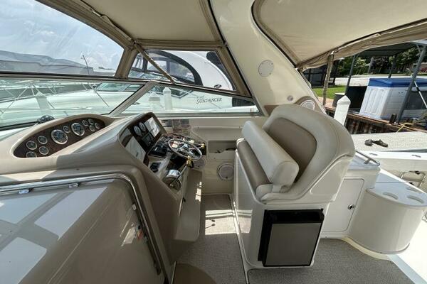 33ft Sea Ray Yacht For Sale