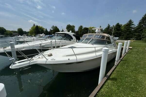 33-ft-Sea Ray-2000-330 Amberjack- Port Lambton Ontario Canada  yacht for sale