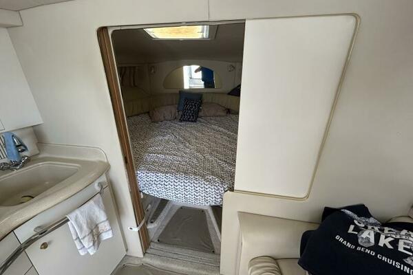 33ft Sea Ray Yacht For Sale