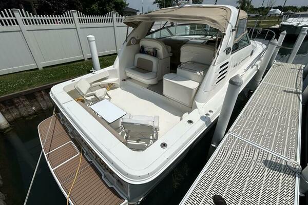 33ft Sea Ray Yacht For Sale