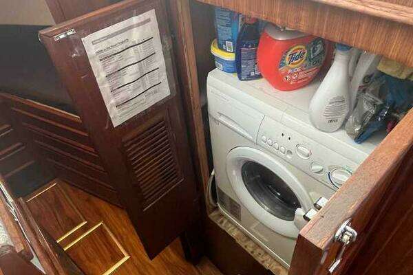 Photo of the 1980 Hatteras 42LRC "Still The One"