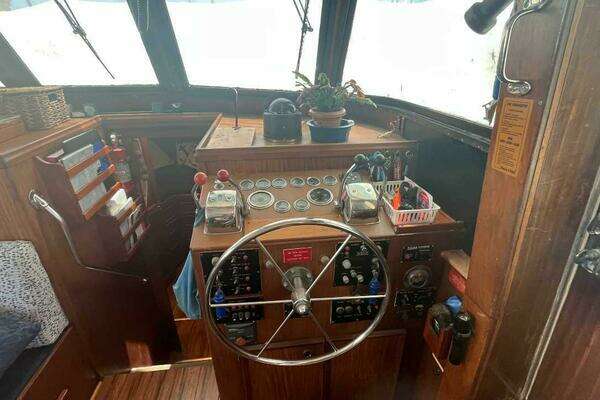 Photo of the 1980 Hatteras 42LRC "Still The One"