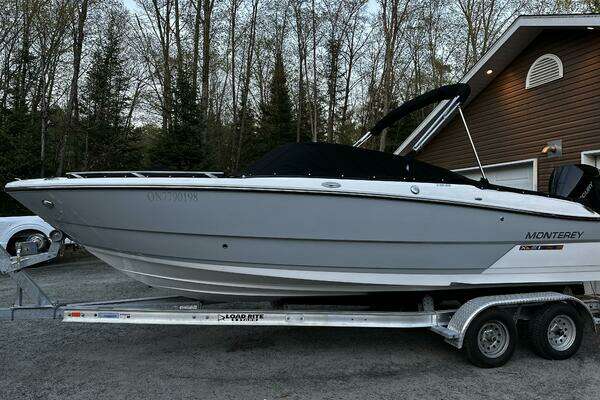 23-ft-Monterey-2021-235 SS- Bracebridge Ontario Canada  yacht for sale