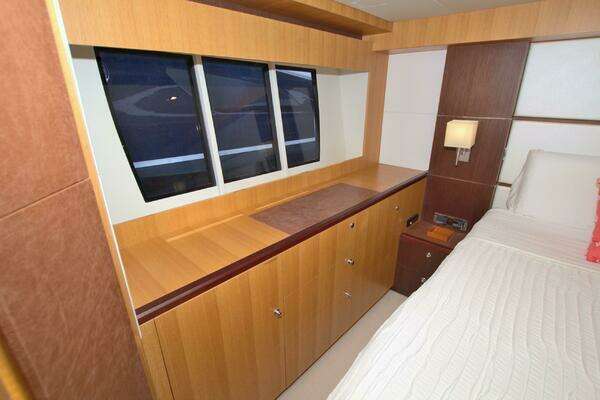 2015 Dyna Yachts 60