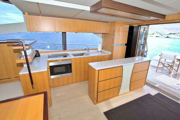 2015 Dyna Yachts 60