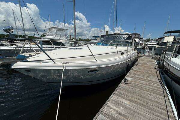 Photo of the 2002 Rinker 342 Fiesta Vee