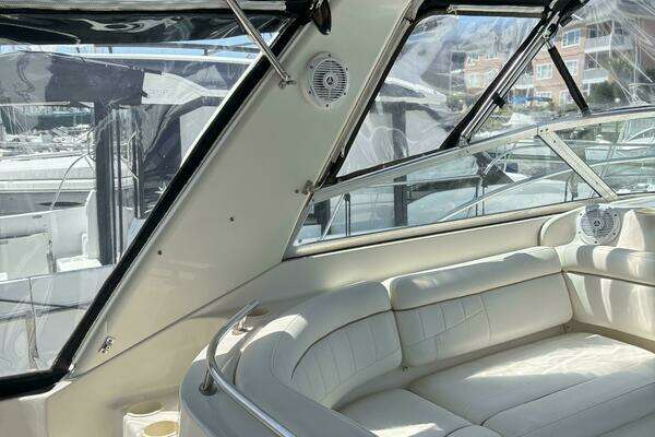 Photo of the 2002 Rinker 342 Fiesta Vee