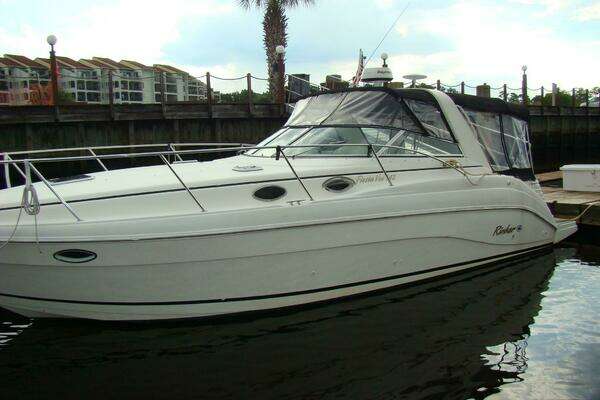 Photo of the 2002 Rinker 342 Fiesta Vee