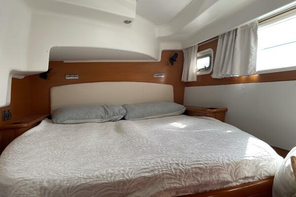 Caelestis 44ft Lagoon Yacht For Sale