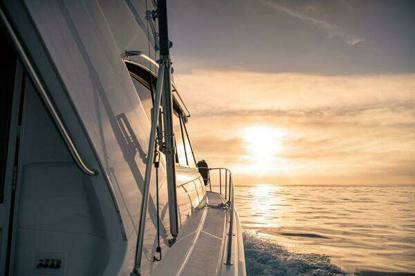 Riviera 40 Flybridge Yacht For Sale