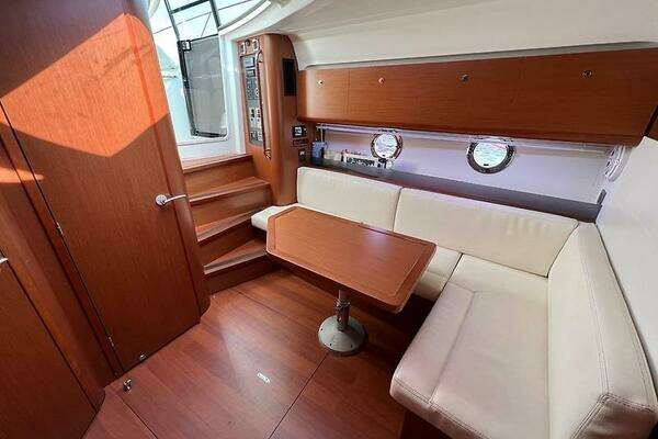 2013 Beneteau 38