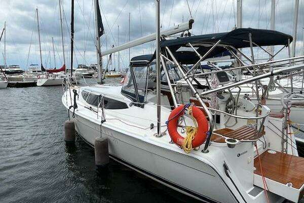 33-ft-Hunter-2012-33e-Pure Delight Toronto Ontario Canada  yacht for sale