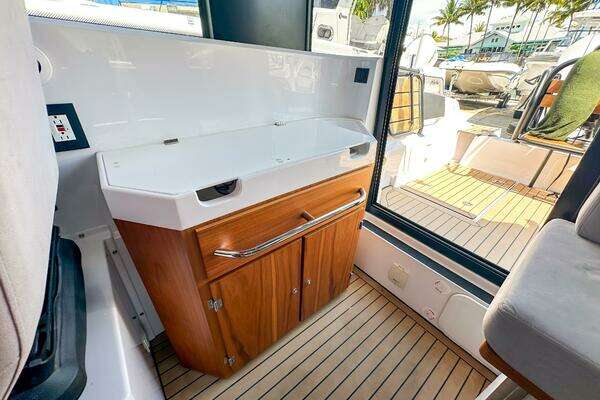 XO Boats EXPLR 10S Plus Yacht For Sale