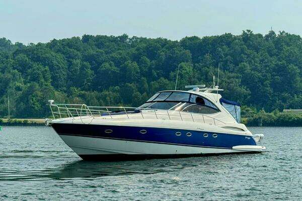 Cruisers Yachts 540 Express Yacht For Sale