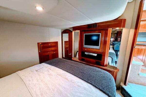Cruisers Yachts 540 Express Yacht For Sale