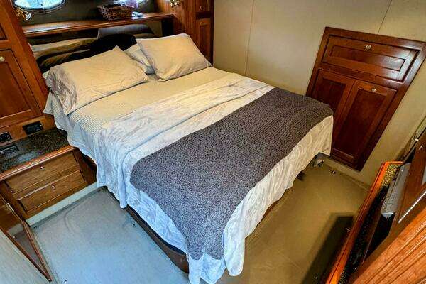 Cruisers Yachts 540 Express Yacht For Sale