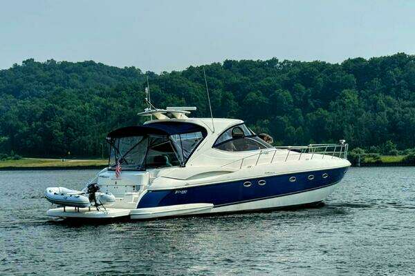 Cruisers Yachts 540 Express Yacht For Sale