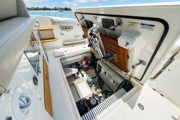 Boston Whaler 350 Realm Yacht For Sale