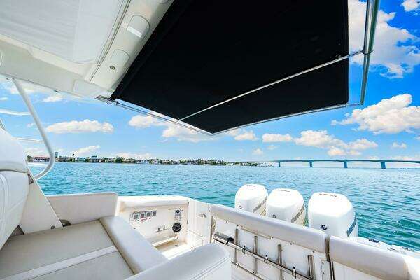 Boston Whaler 350 Realm Yacht For Sale