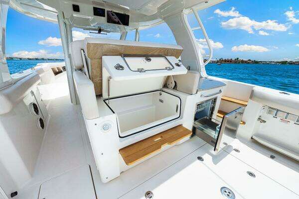Boston Whaler 350 Realm Yacht For Sale
