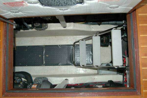 Sabre 36 Flybridge Sedan Yacht For Sale