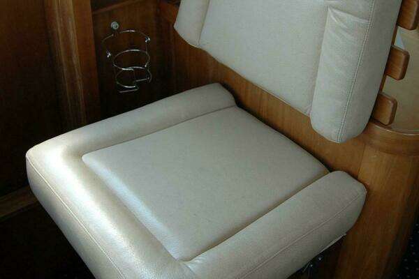 Sabre 36 Flybridge Sedan Yacht For Sale