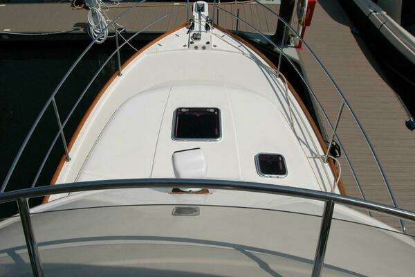 Sabre 36 Flybridge Sedan Yacht For Sale