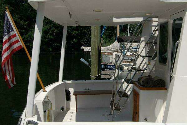 Sabre 36 Flybridge Sedan Yacht For Sale
