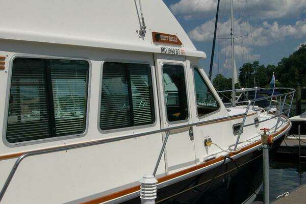 Sabre 36 Flybridge Sedan Yacht For Sale