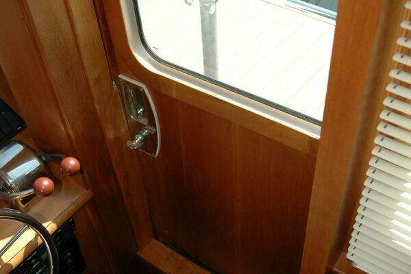 Sabre 36 Flybridge Sedan Yacht For Sale