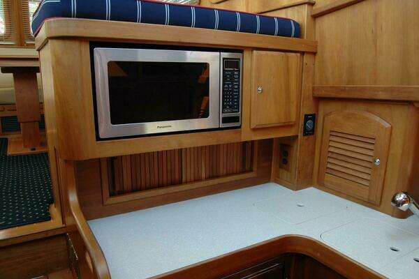 Sabre 36 Flybridge Sedan Yacht For Sale